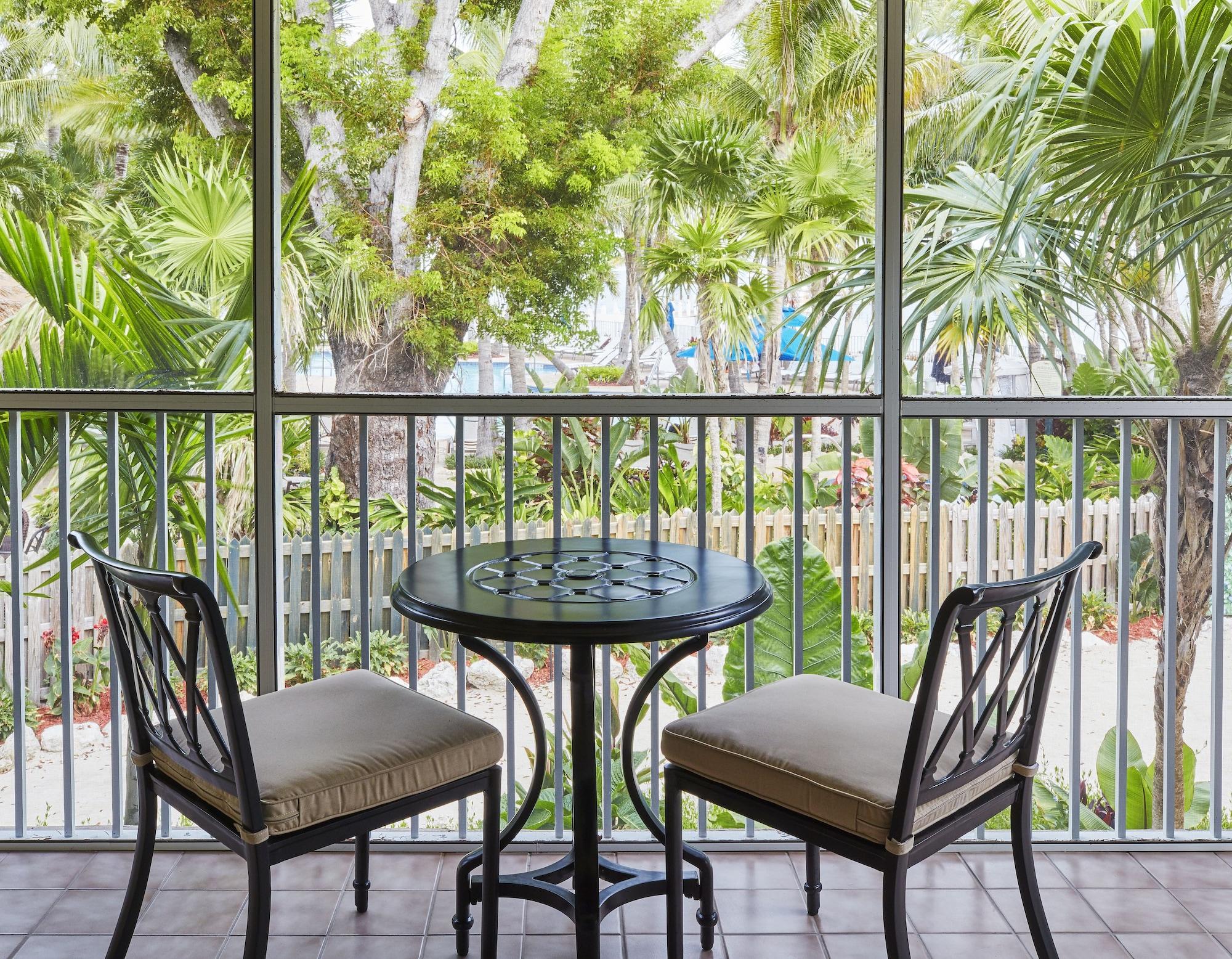 Cheeca Lodge & Spa Islamorada Ngoại thất bức ảnh A screened-in balcony