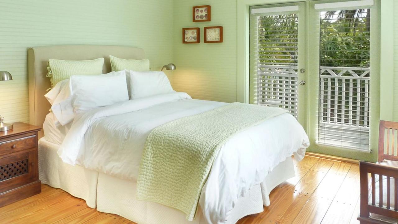 Cheeca Lodge & Spa Islamorada Ngoại thất bức ảnh A bed with a bedsheet