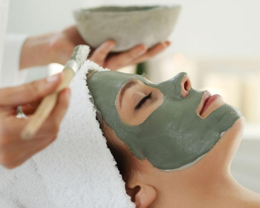 Cheeca Lodge & Spa Islamorada Ngoại thất bức ảnh A woman with a facial mask