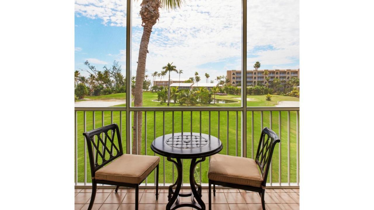 Cheeca Lodge & Spa Islamorada Ngoại thất bức ảnh A view of the golf course from a guest room at the Boca Raton Resort