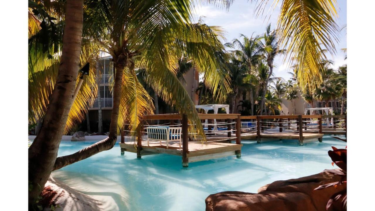 Cheeca Lodge & Spa Islamorada Ngoại thất bức ảnh The pool at the Atlantis Paradise Island