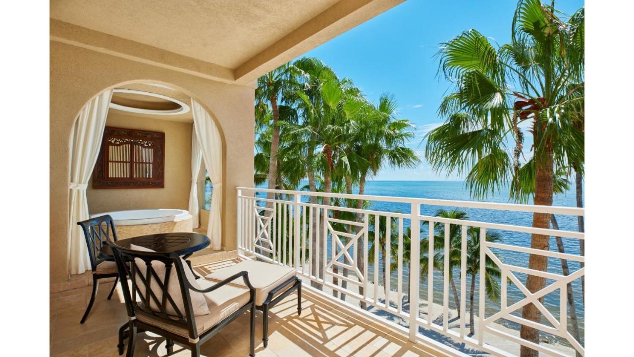 Cheeca Lodge & Spa Islamorada Ngoại thất bức ảnh Balcony of a suite at the Hilton Anatole