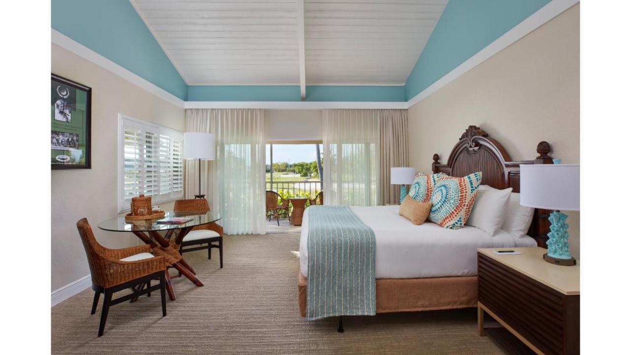 Cheeca Lodge & Spa Islamorada Ngoại thất bức ảnh A guest room at the Hilton Marco Island Beach Resort & Club