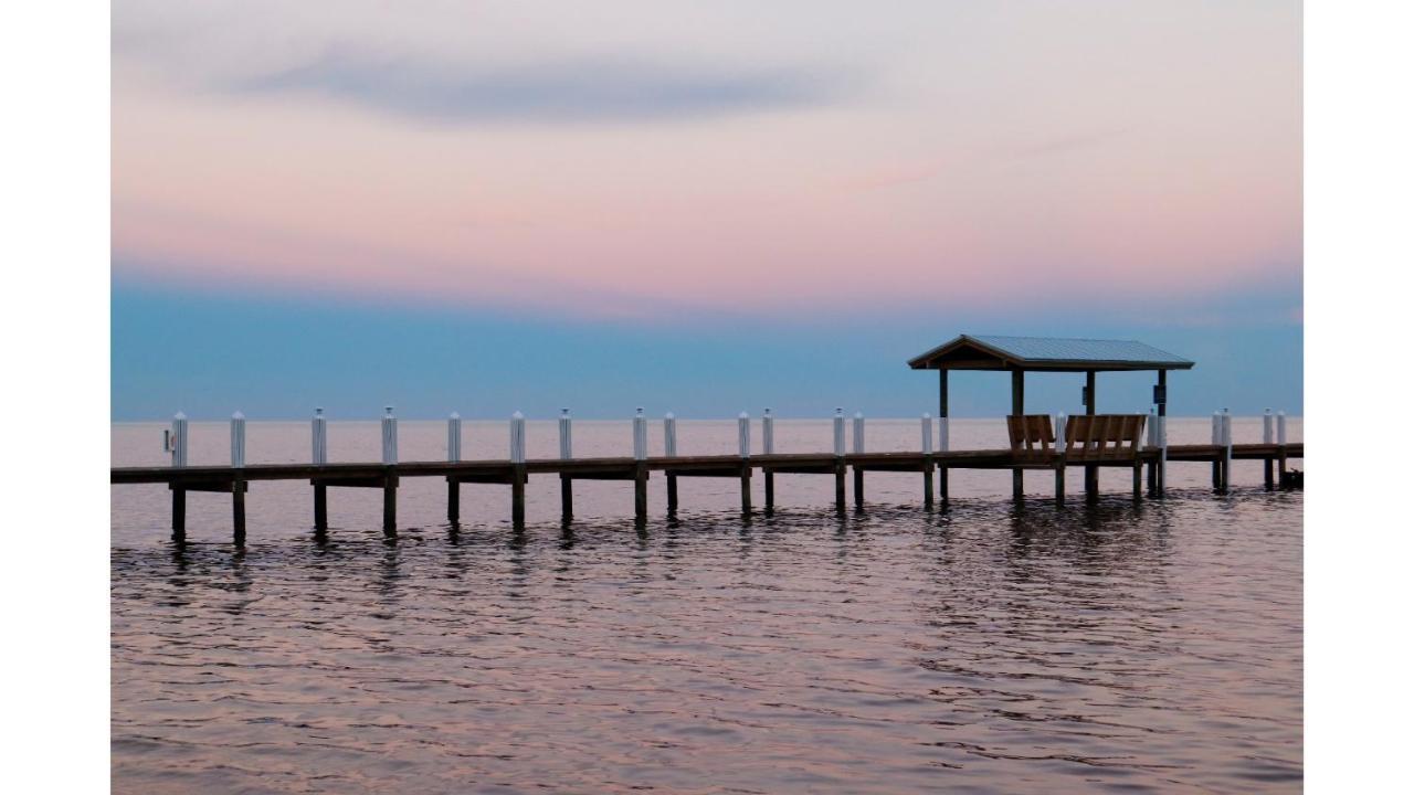 Cheeca Lodge & Spa Islamorada Ngoại thất bức ảnh A pier in Lake Marion